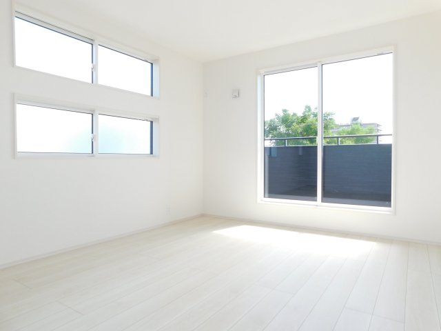 津島市下切町字高橋の新築一戸建の洋室|◇２階洋室◇　　南面で広くて明るい洋室７．８７５帖　ウォークインクローゼット完備！　バルコニー利用可♪