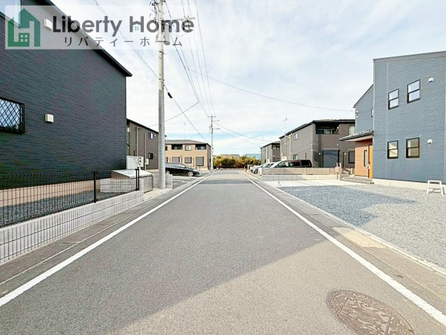 鹿嶋市平井東第1　新築戸建の前面道路含む現地写真