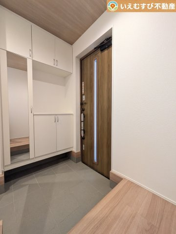 GRAFARE　羽生市中岩瀬の玄関|玄関がいつも片づくシューズインクローゼット
たっぷり入る収納設備で玄関がすっきり綺麗に過ごせると快適ですよね♪