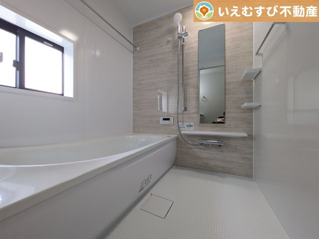 GRAFARE　羽生市中岩瀬の浴室|ナチュラルな色合いで落ち着いた空間
優しい色合いでくつろぎの浴室。ゆっくり過ごしながら疲れを取りましょう♪