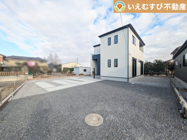 GRAFARE　羽生市加羽ケ崎の駐車場|2台駐車可能なスペース完備
しっかり舗装してある駐車スペースで天気が悪く足元が悪い日でも乗り降りしやすい♪