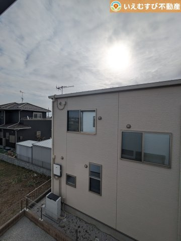 GRAFARE　熊谷市上之3期の展望|高い建物が無く開放感のある展望
バルコニーからの展望も開けていて閑静な住宅地が望めます。日当りも良いですね♪