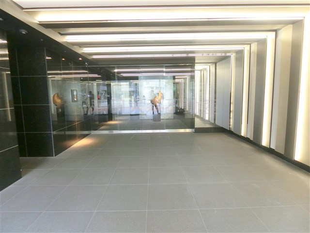 アークマーク大森町アジールコートのエントランス|防犯カメラTVモニター付オートロック宅配BOXメールBOX管理人室　