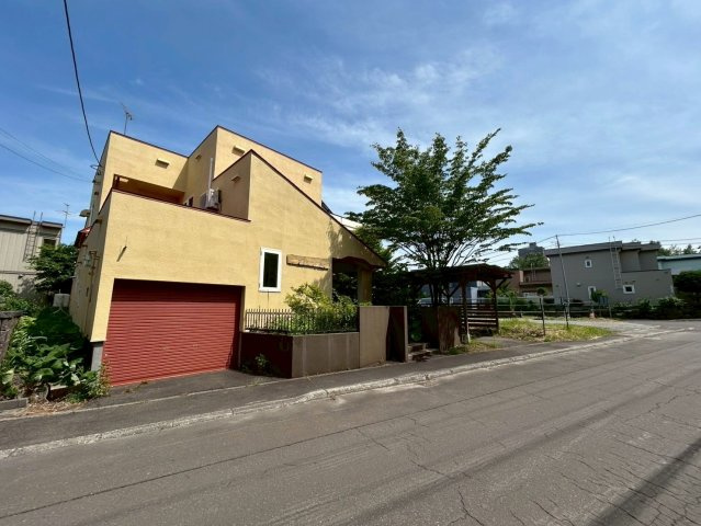 里塚1条3丁目戸建の前面道路含む現地写真