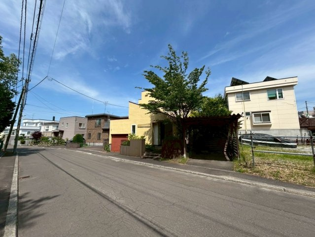 里塚1条3丁目戸建の前面道路含む現地写真