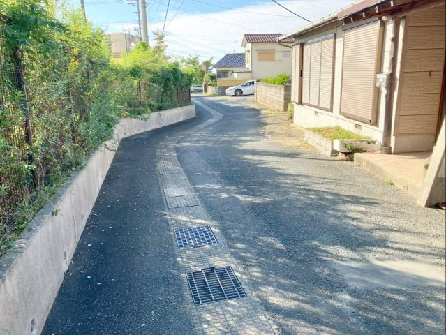 糟屋郡須恵町大字新原　土地の前面道路含む現地写真|前面道路の幅員3.7ｍ～4.4ｍです！