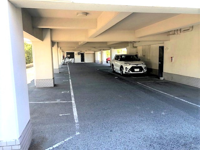 ハイツ大杉の駐車場