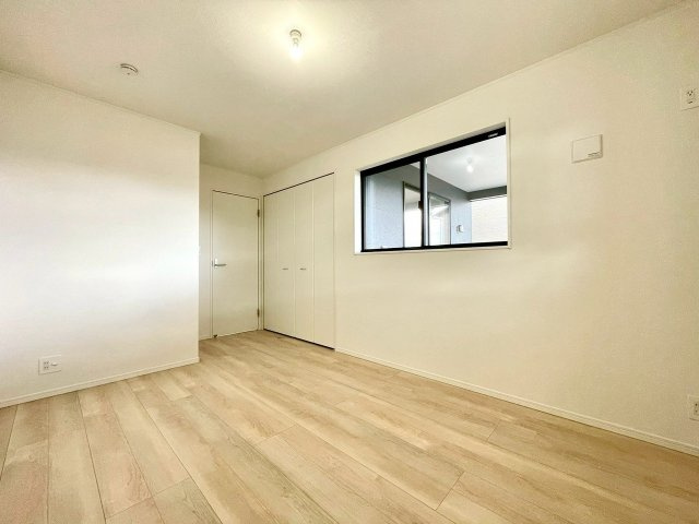 (同仕様写真)ゆったりした洋室です