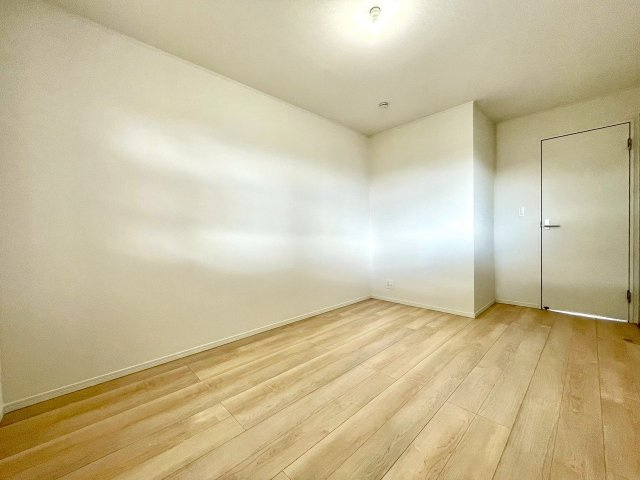 (同仕様写真)洋室です