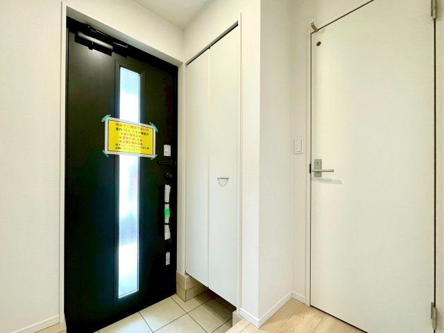 (同仕様写真)毎日通る玄関はこちらです