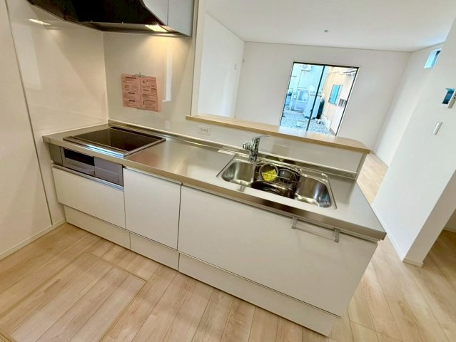 (同仕様写真)ゆったり過ごせる居間です