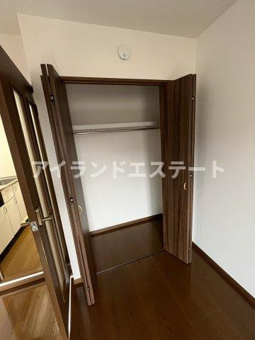 ファーストヒルズ　独立洗面台　角部屋　２面採光の収納