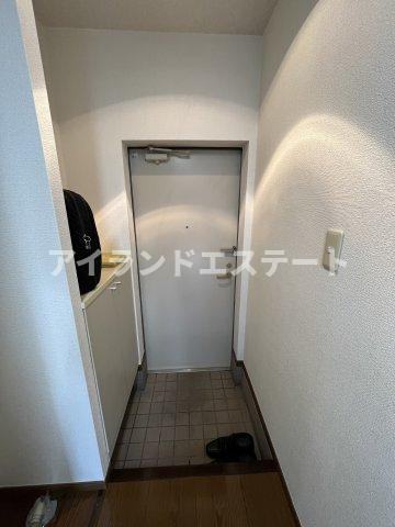 ファーストヒルズ　独立洗面台　角部屋　２面採光の玄関