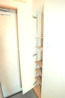 エムアイティー(MIT)の玄関