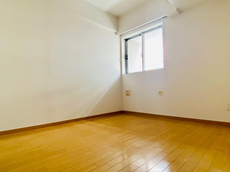 プラハ横浜センター南ステーションアリーナの寝室|広くて明るい寝室