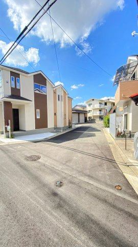 松ケ丘4丁目の前面道路含む現地写真