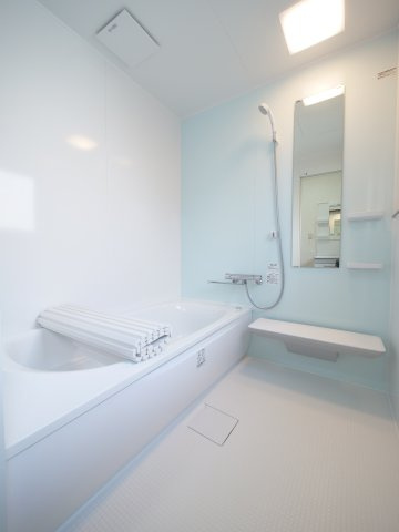 東畦戸建の浴室