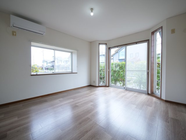 東畦戸建の居間・リビング