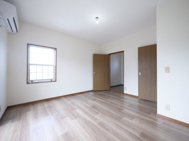 東畦戸建の洋室