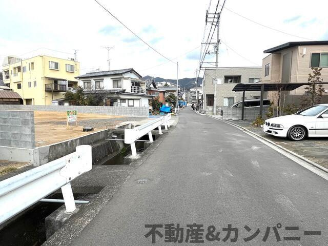 東温市横河原の売地の前面道路含む現地写真|前面道路含む現地写真です