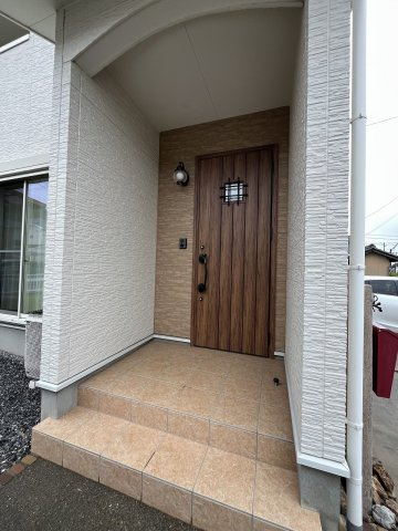 中古住宅　岩田西1丁目の玄関