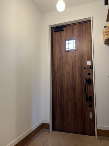 中古住宅　岩田西1丁目の玄関