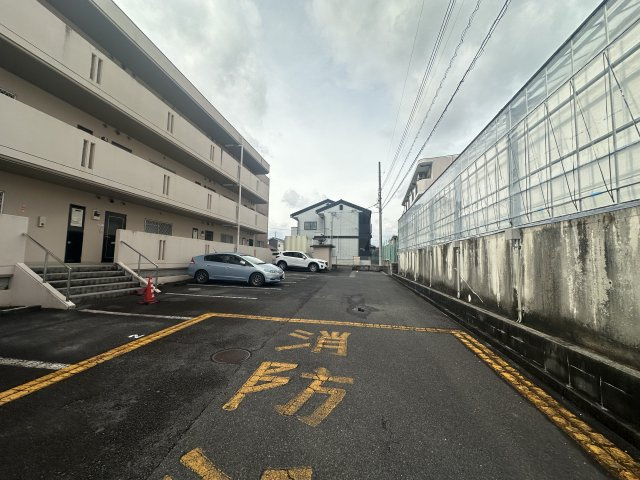 サンロイヤル左右木の駐車場