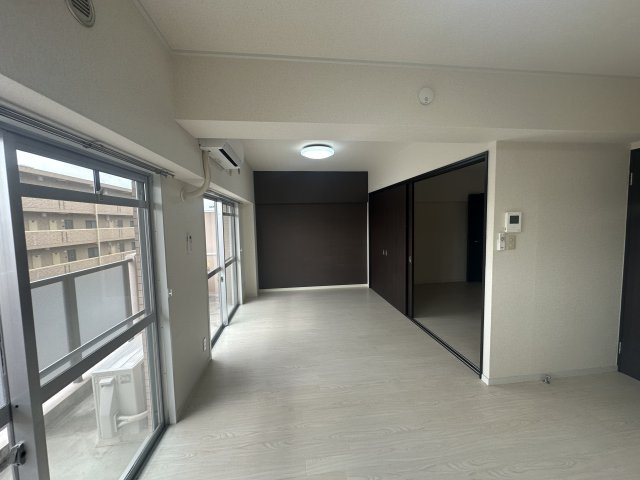 サンロイヤル左右木のロビー
