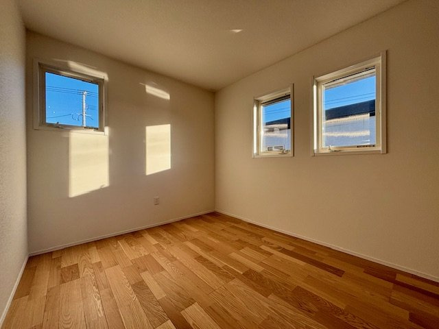 久留米市御井町第15号地の洋室|2面採光で通風・陽当たり共に良好です♪