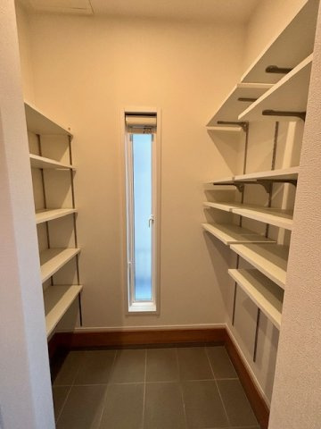 久留米市御井町第15号地の収納|シューズクロークは大容量、ゴルフバックも大丈夫♪