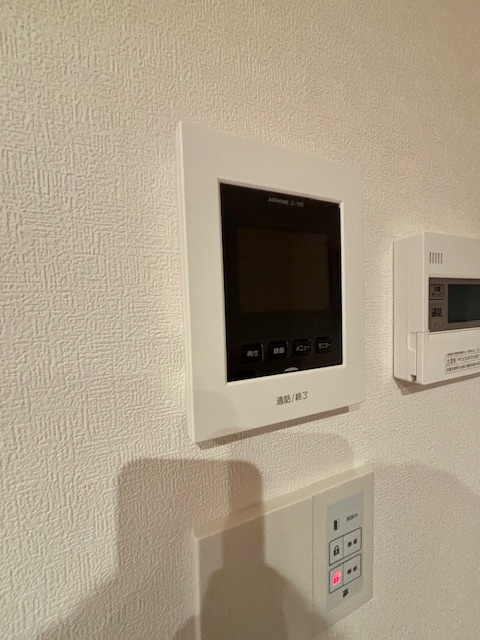 久留米市御井町第15号地のセキュリティ|モニタ付きインターホンは来客をを確認できます、小さなお子様や女性だけのお留守番でも安心です♪