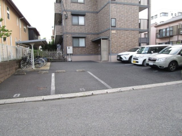 マリンコートの駐車場
