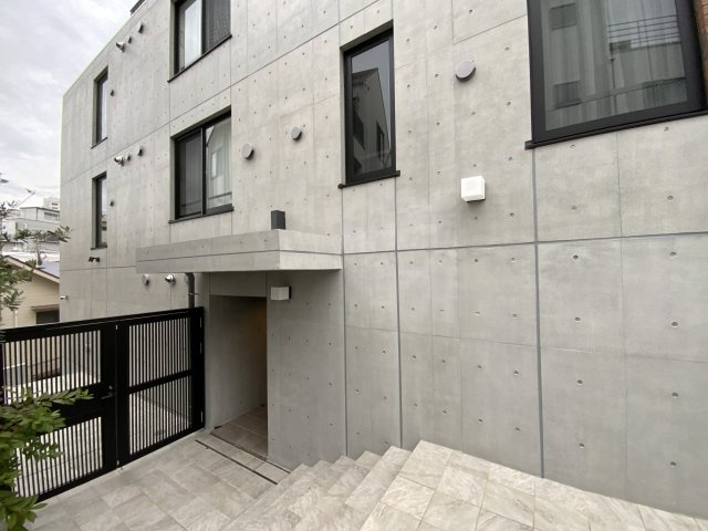 ＧＲＡＮ ＰＡＳＥＯ 駒場東大前のエントランス