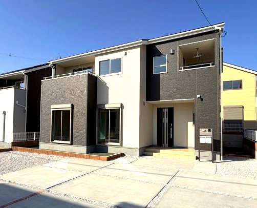 第3富士見町時沢　新築戸建　10号棟の外観|富士見町時沢に全11棟の住宅が完成しました！
グレーと白を基調とした落ち着いた雰囲気の外観です♪ご都合に合わせていつでもご見学頂けますのでお気軽にご連絡ください♪