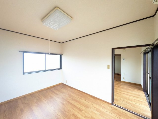 レ・ジュメルⅡの洋室