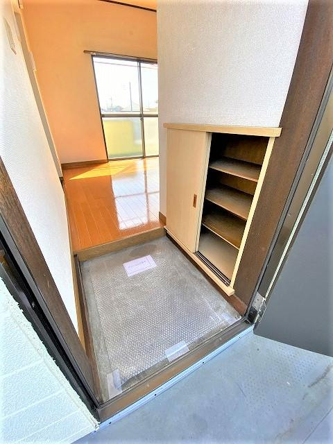 レ・ジュメルⅡの玄関