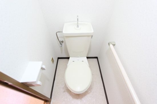 油屋ハイツ中野のトイレ|落ち着いたトイレです