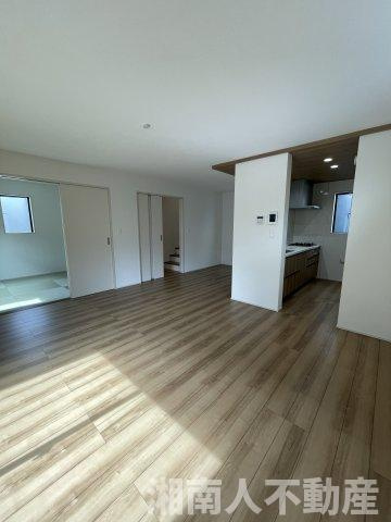 小田原市堀之内2期  新築戸建全7棟の居間・リビング|ゆったりとしたリビングです