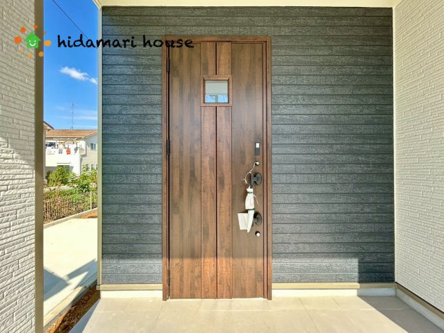 伊奈町西小針1丁目　新築戸建　ハートフルタウンEの玄関