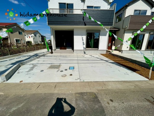 伊奈町西小針1丁目　新築戸建　ハートフルタウンEの駐車場