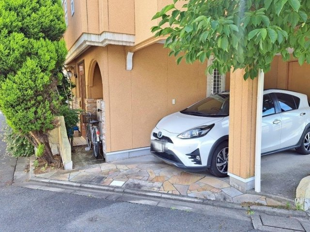 菊水通4丁目　中古一戸建ての駐車場|■物件内覧・資金計画相談・住宅ローン相談、リフォーム相談、お問合せ受付中■
※当日・翌日のご内覧、ご相談はお電話でのお問合せがスムーズです！