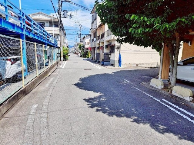 菊水通4丁目　中古一戸建ての前面道路含む現地写真|■物件内覧・資金計画相談・住宅ローン相談、リフォーム相談、お問合せ受付中■
※当日・翌日のご内覧、ご相談はお電話でのお問合せがスムーズです！