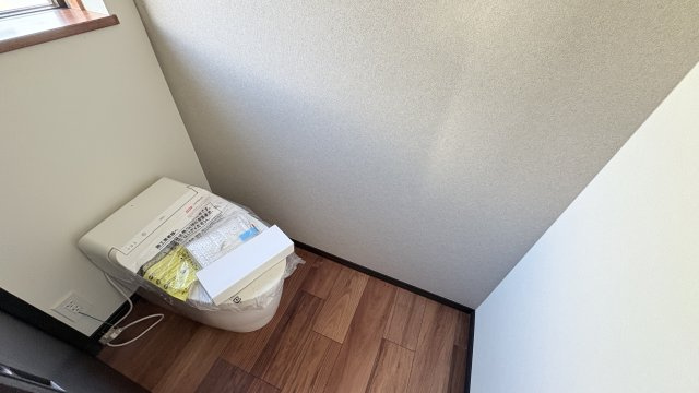 西軽井沢 追分エリア 山々を望む新築戸建のトイレ