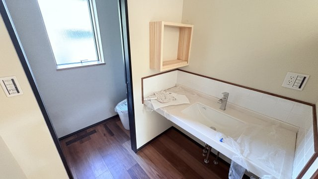 西軽井沢 追分エリア 山々を望む新築戸建の洗面所