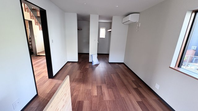 【商談中】西軽井沢 追分エリア 山々を望む新築戸建の洋室