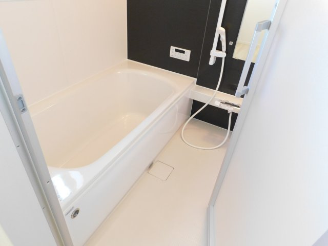 海部郡大治町大字八ツ屋字裏畑の新築一戸建の浴室|◇浴室◇　　広い１坪サイズ・浴室乾燥機・追い焚き機能付・断熱浴槽・ベンチ浴槽・クリーンフロア・スライドバーシャワー・オートバス・バリアフリーバス・浴室窓あり