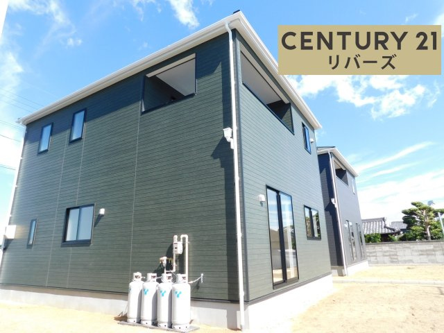 海部郡大治町大字八ツ屋字裏畑の新築一戸建の外観|◇２号棟◇　　新価格！！いつでも見学出来ます♪（お問合せ当日、平日、水曜、夜間もＯＫ）　敷地５３．６０坪！　駐車並列４台ＯＫ　ＥＶ充電設備・防犯カメラ搭載！　続き間ＬＤＫ２０．７帖！　南に広い庭付き♪