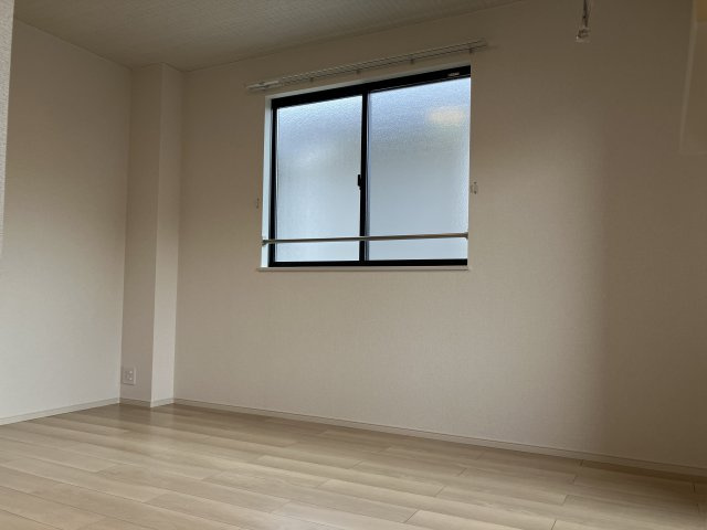 サニーコート伏見の洋室
