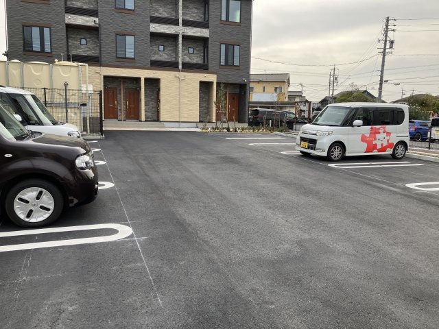 サニーコート伏見の駐車場
