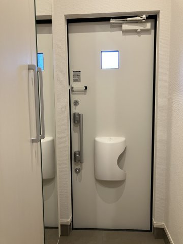 サニーコート伏見の玄関